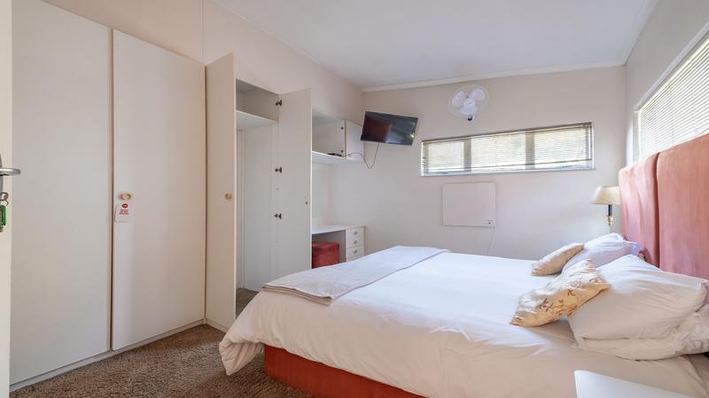 6 Bedroom Property for Sale in Parow North Western Cape